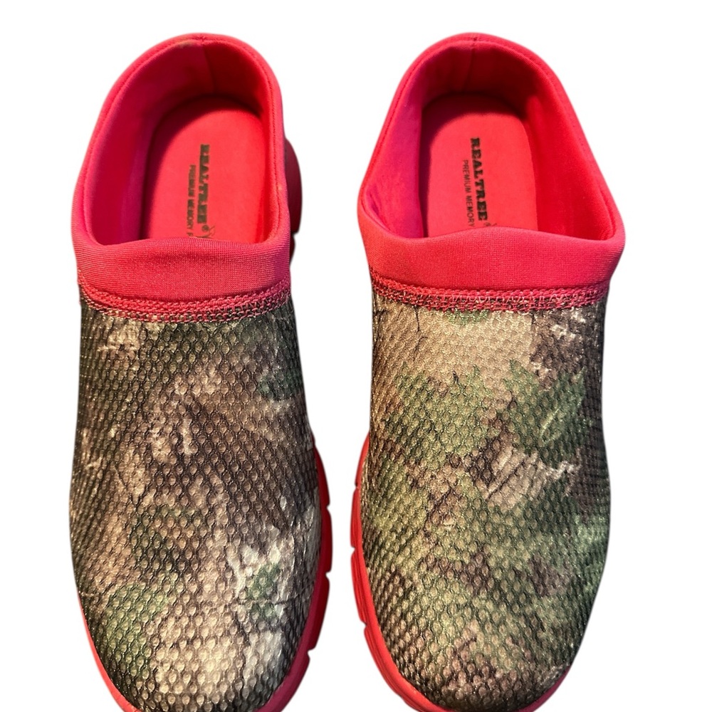 Realtree Red and Green Sneakers Comfortable Slip-On Design
